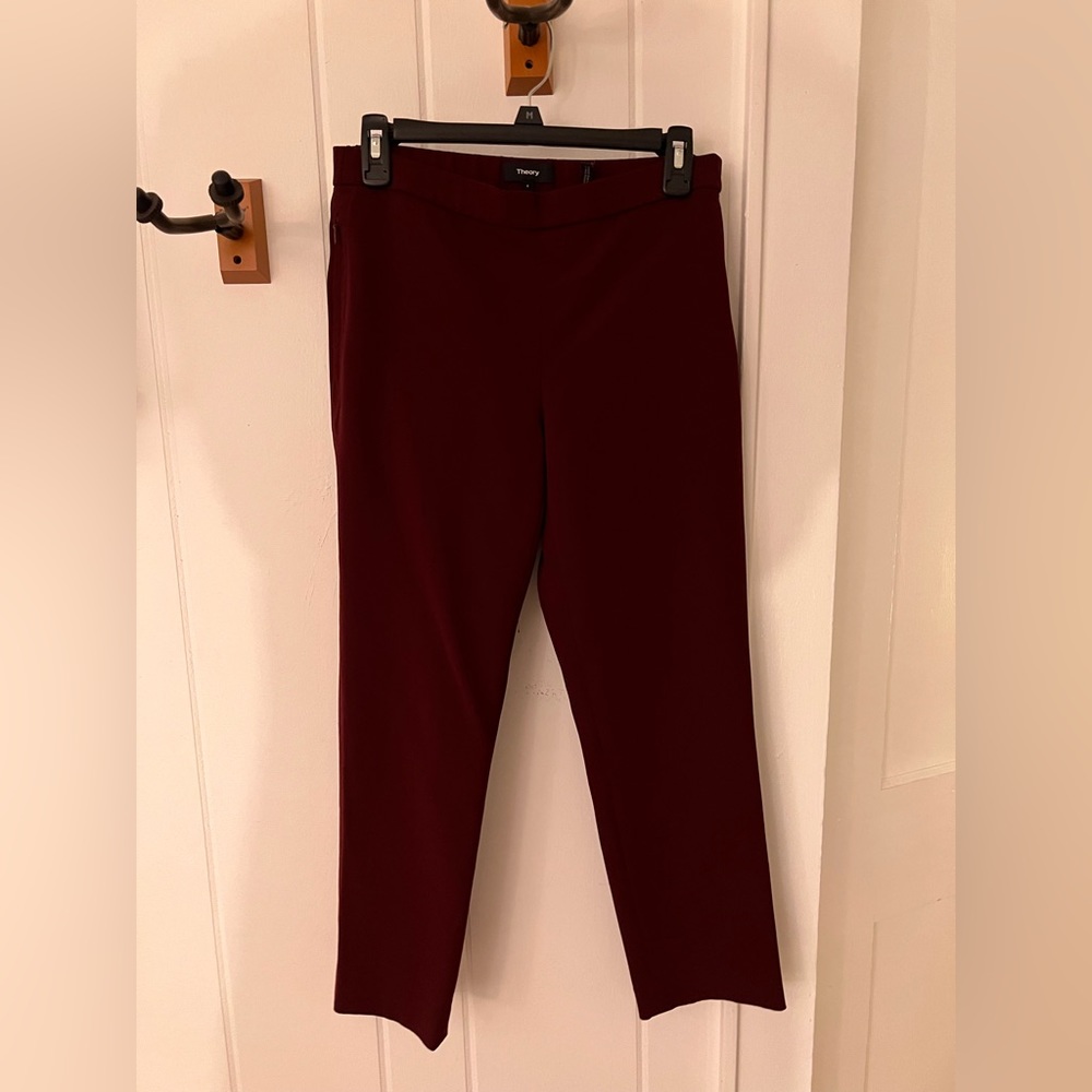 Size 4 burgundy side, zipper very very comfortable